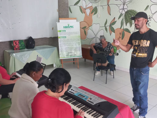 Jundiaí – Grupo de música com violão e teclado conta com a presença de atendidos pela ABRAPEC.