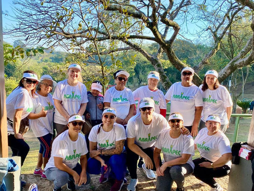 Salto – Mulheres atendidas pela ABRAPEC participam de evento voltado à saúde e bem-estar no Parque do Lago.