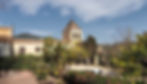 El Banquet de Premià is one of the best wedding locations to celebrate an open air wedding. Its an old and romantic masia with wonderful gardens.