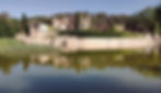 Castell Jalpí is a great wedding venue in Arenys de Mar, very close to Barcelona. It has an own lake and is the perfect place to celebrate a romantic wedding in Catalonia.