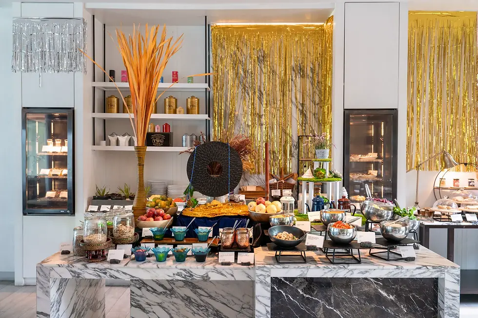 breakfast buffet line at club intercontinental