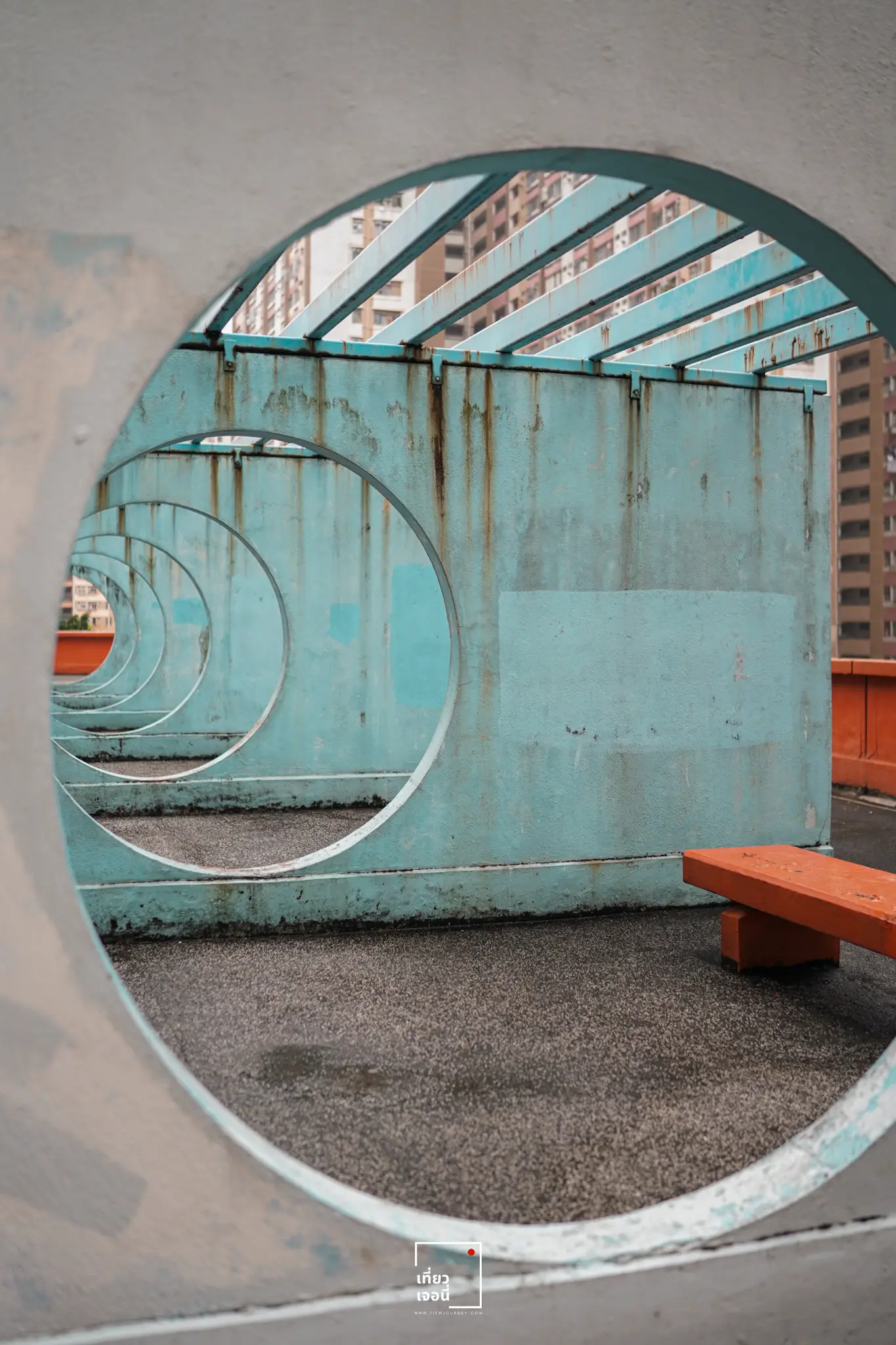 blue wall with the circle shape in the middle