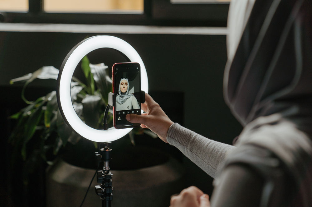 5 Reasons to Use Selfies on Instagram