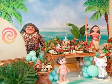 Móveis personalizáveis, painéis e peças decorativas para festa infantil
