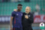 Technical briefing with his coach, Manuek Reis, Credit: K League