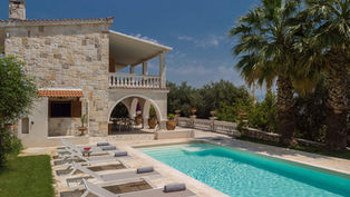 Роскошная каменная вилла с бассейном, пальмами, подборка вилл по всему миру.