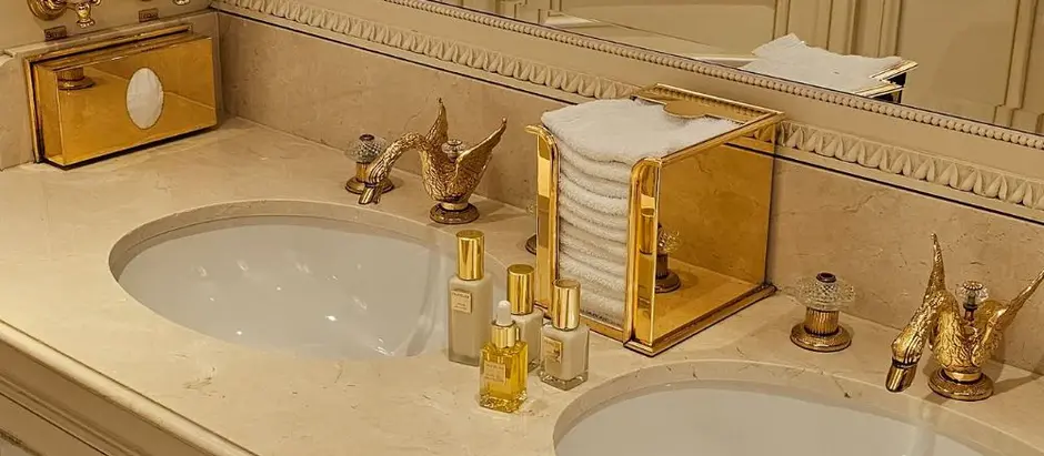 Поради щодо краси для подорожей: як зберегти сяйво шкіри в дорозі.