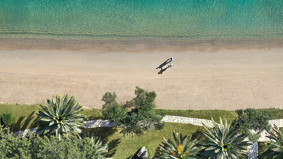 Семейный курорт в зелёной бухте Корфу.