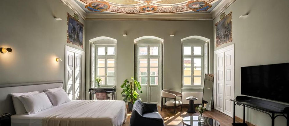 Sentez-vous comme une célébrité : le service superbe et l'élégance d'Argini Syros.