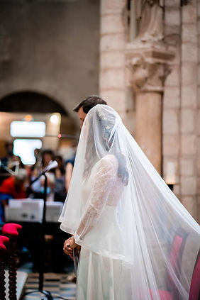 Camille dans sa robe de mariée faite sur mesure