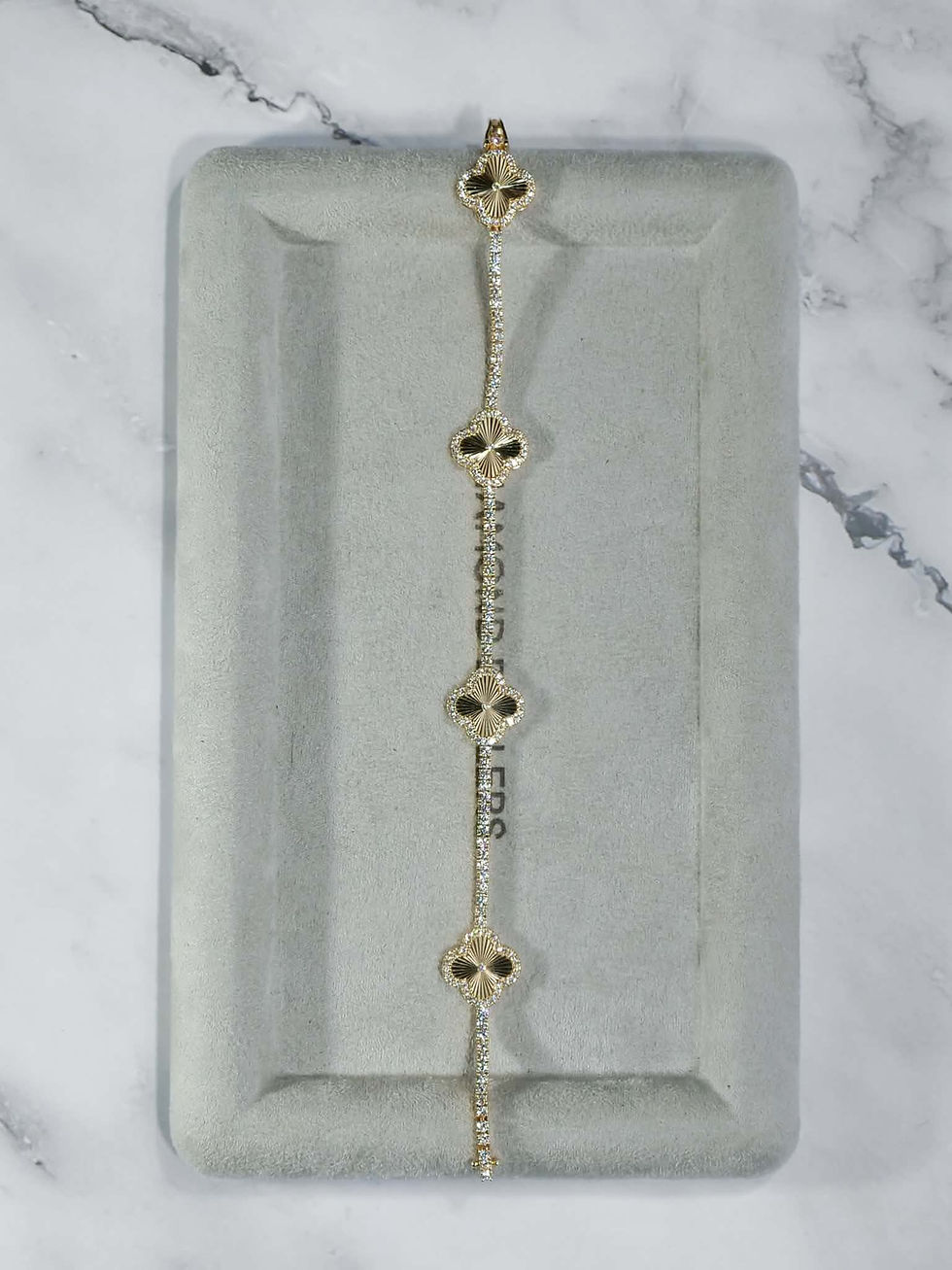 Thumbnail: Sunray Clover Diamond Tennis Bracelet