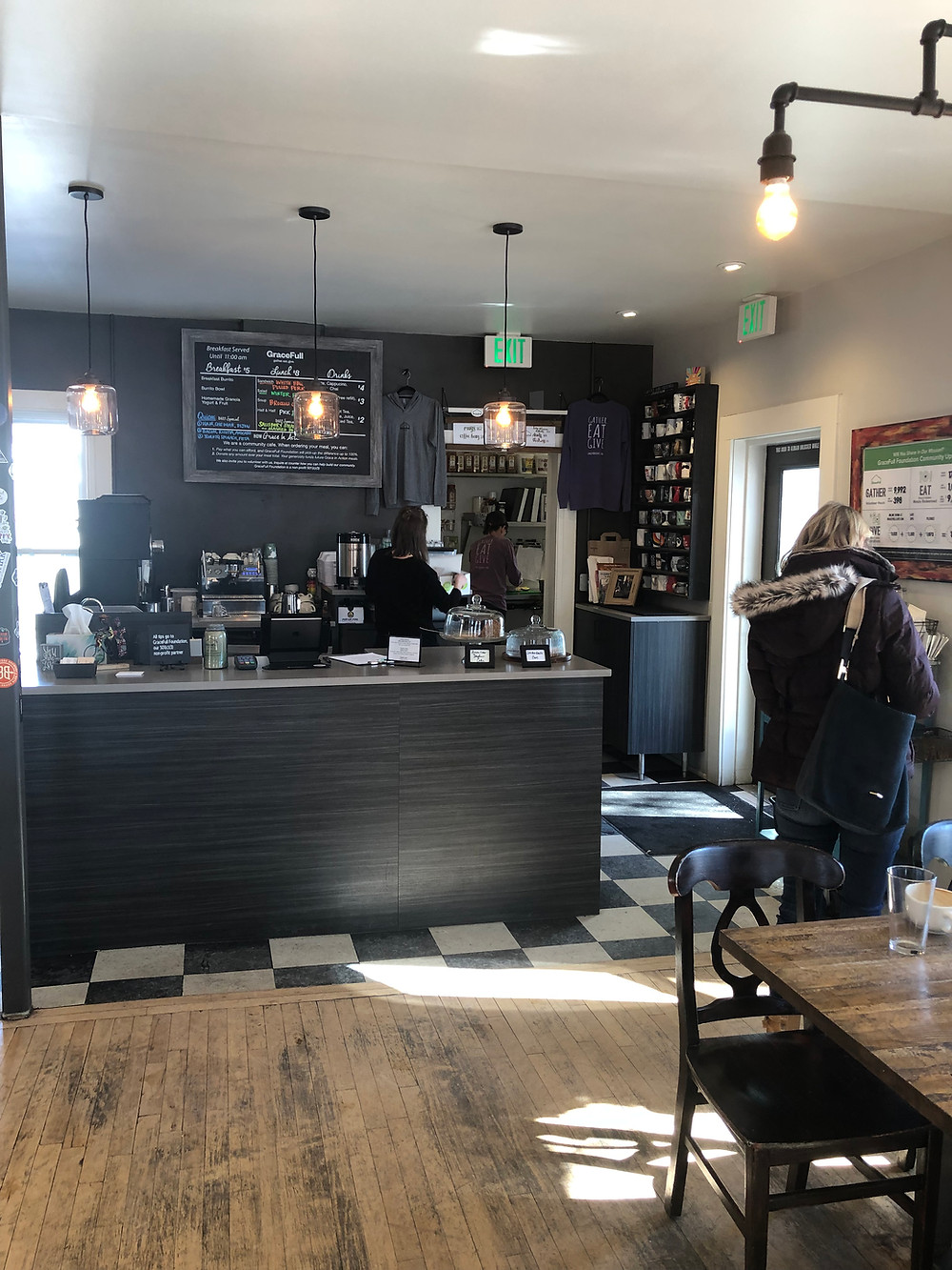 Fresh coffee bar, breakfast and lunch served here