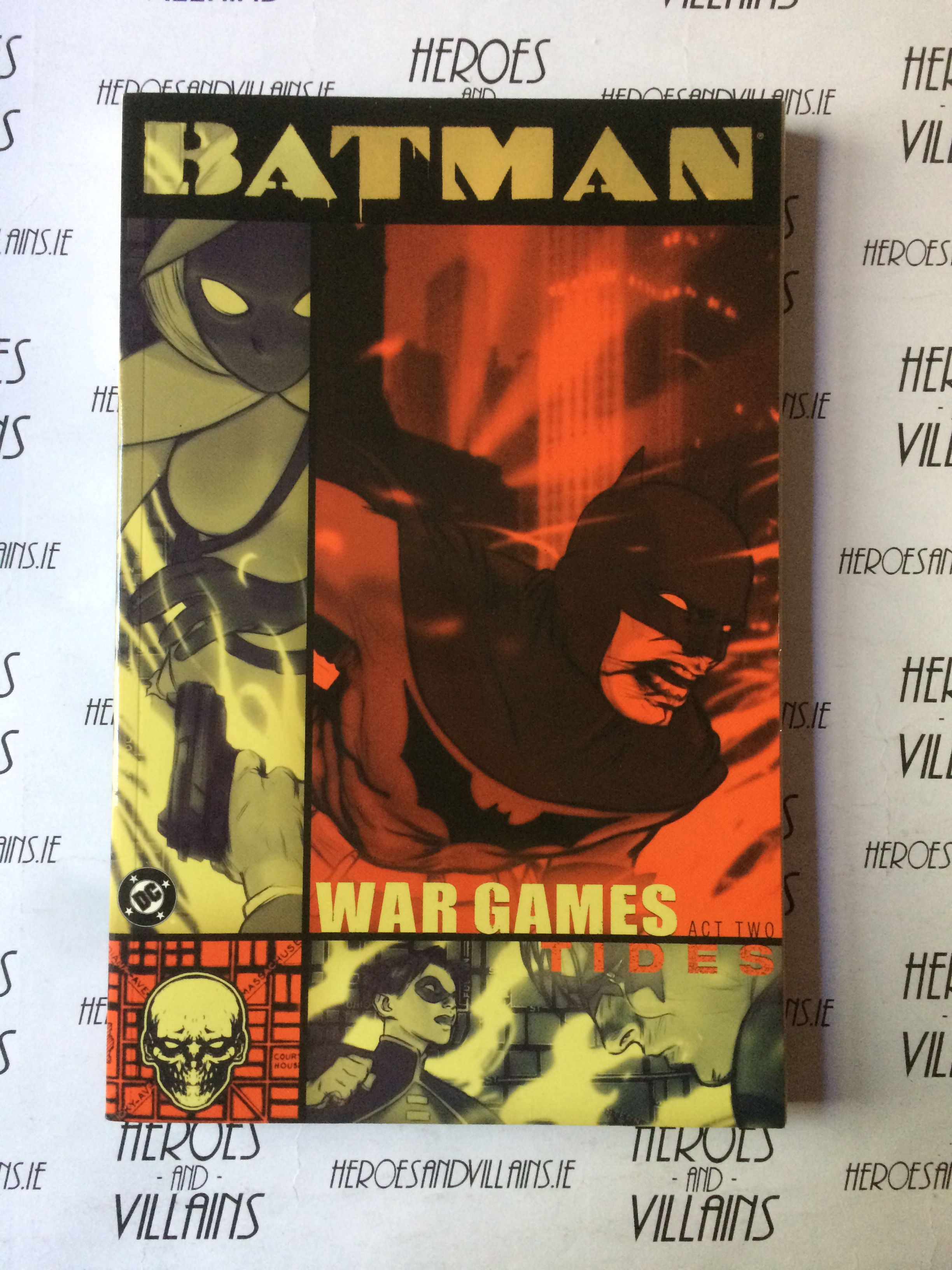 BATMAN WAR GAMES ACT TWO TP (DC COMICS 2005)