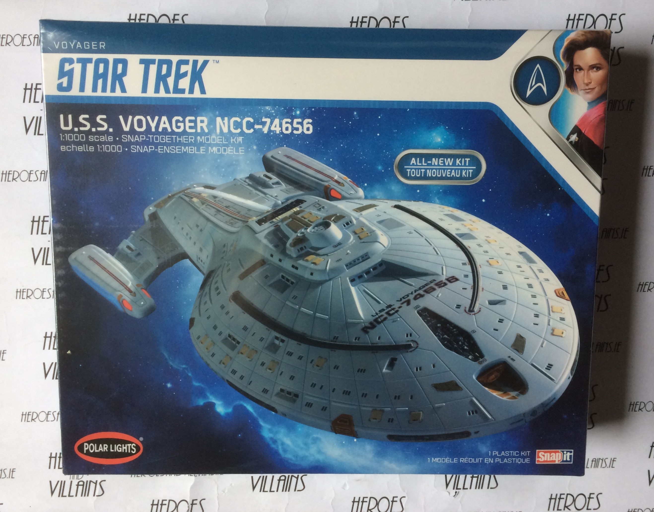 STAR TREK VOYAGER USS VOYAGER 1/1000 SNAP MODEL KIT (POLAR LIGHTS 2021)