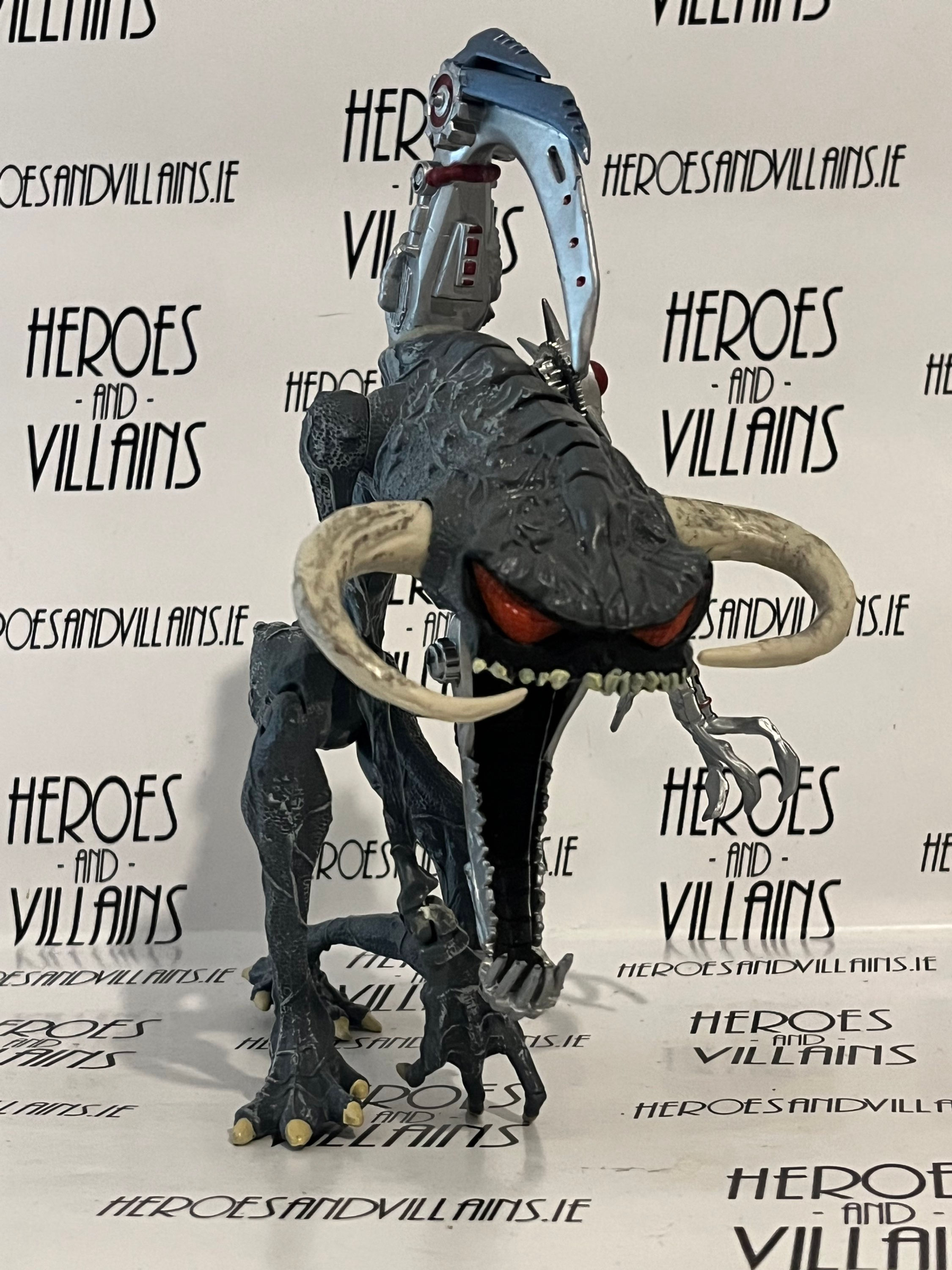 SPAWN SERIES 3 VIOLATOR II WITH CYBERNETIC PARTS (MCFARLANE TOYS 1995)