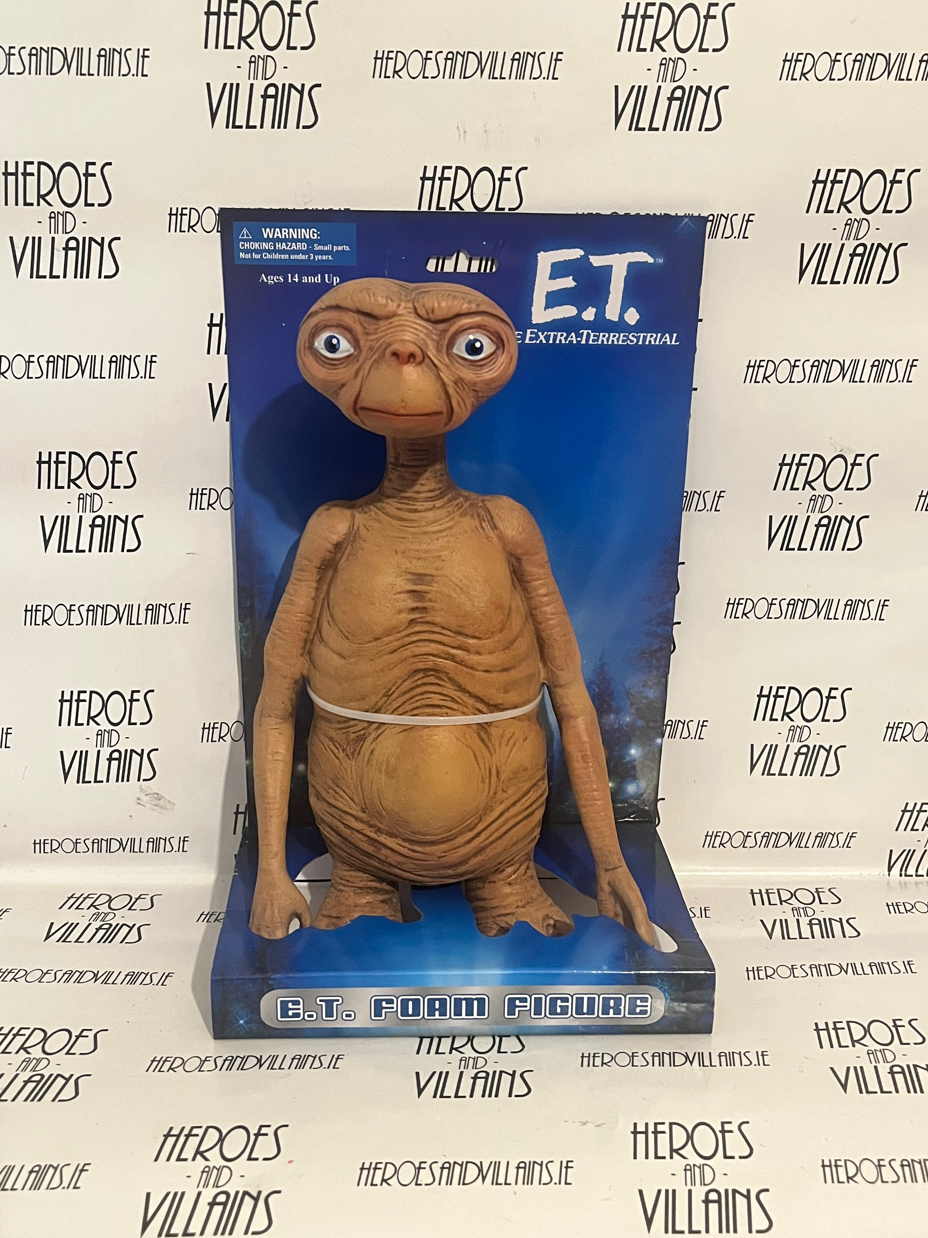 E.T. THE EXTRA TERRESTRIAL 12” FOAM FIGURE (NECA 2022) 