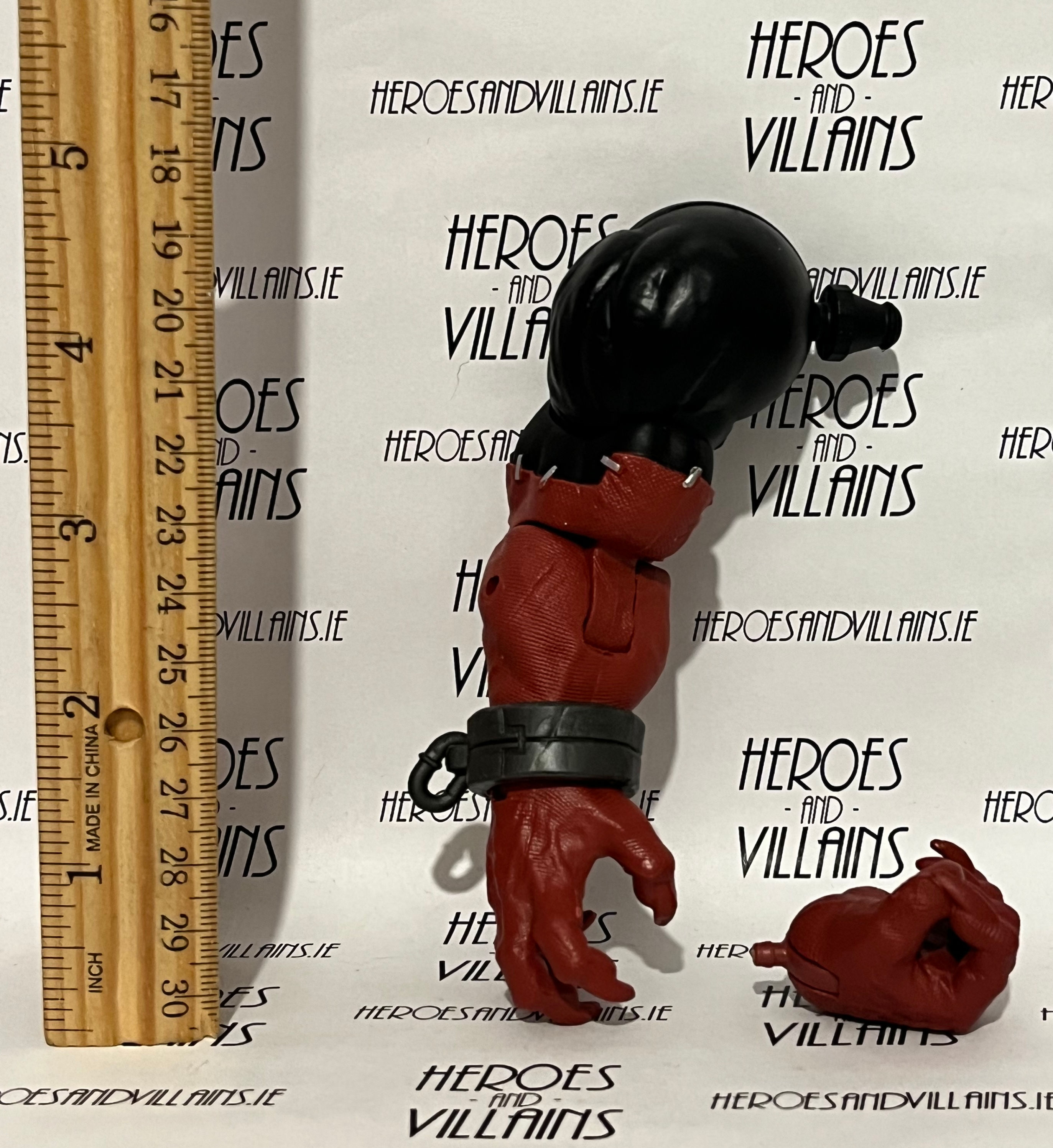 SPARE PARTS: MARVEL LEGENDS BAF VENOMPOOL RIGHT ARM AND HAND ONLY (HASBRO)
