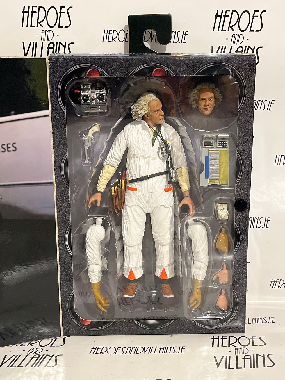 サムネイル： BACK TO THE FUTURE ULTIMATE 1985 DOC BROWN (NECA 2022)