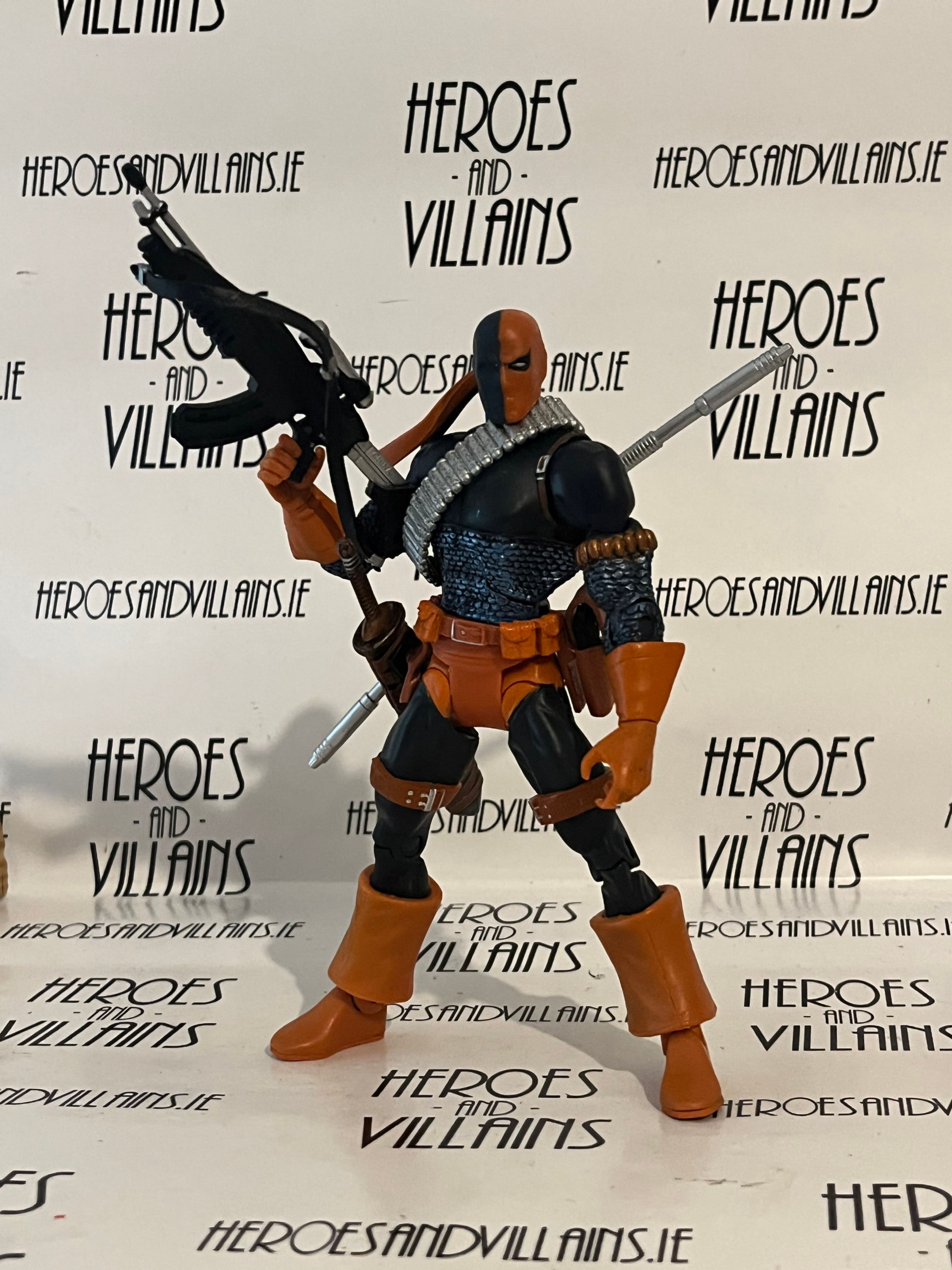 DC UNIVERSE CLASSICS SERIES 3 DEATHSTROKE (MATTEL 2008)  