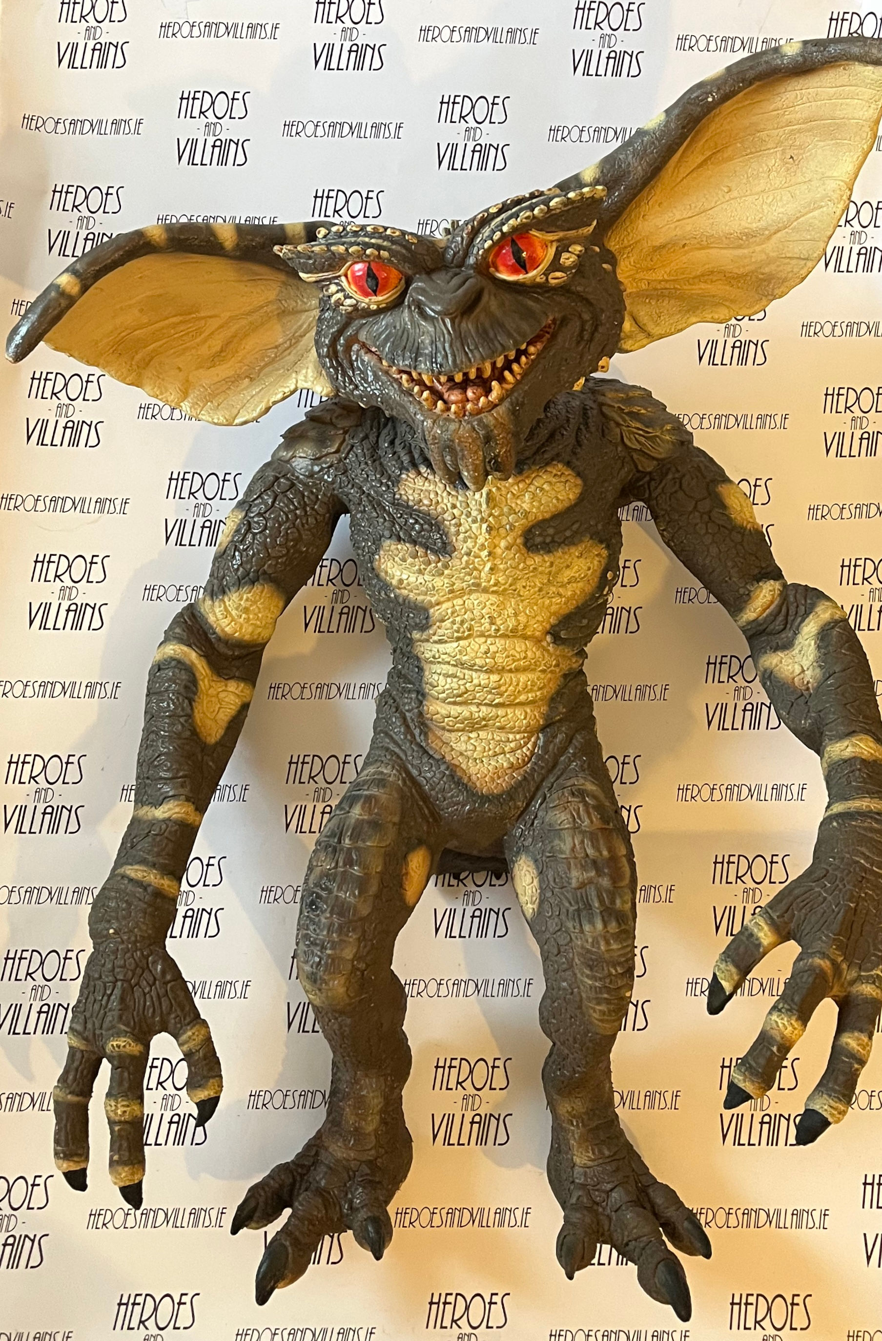 RE-ORDER: GREMLINS LIFESIZE EVIL GREMLIN PUPPET PROP (TRICK OR TREAT 2022)