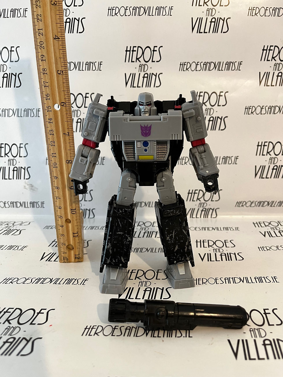 Thumbnail: TRANSFORMERS WFC EARTHRISE VOYAGER DECEPTICON MEGATRON (HASBRO 2020)