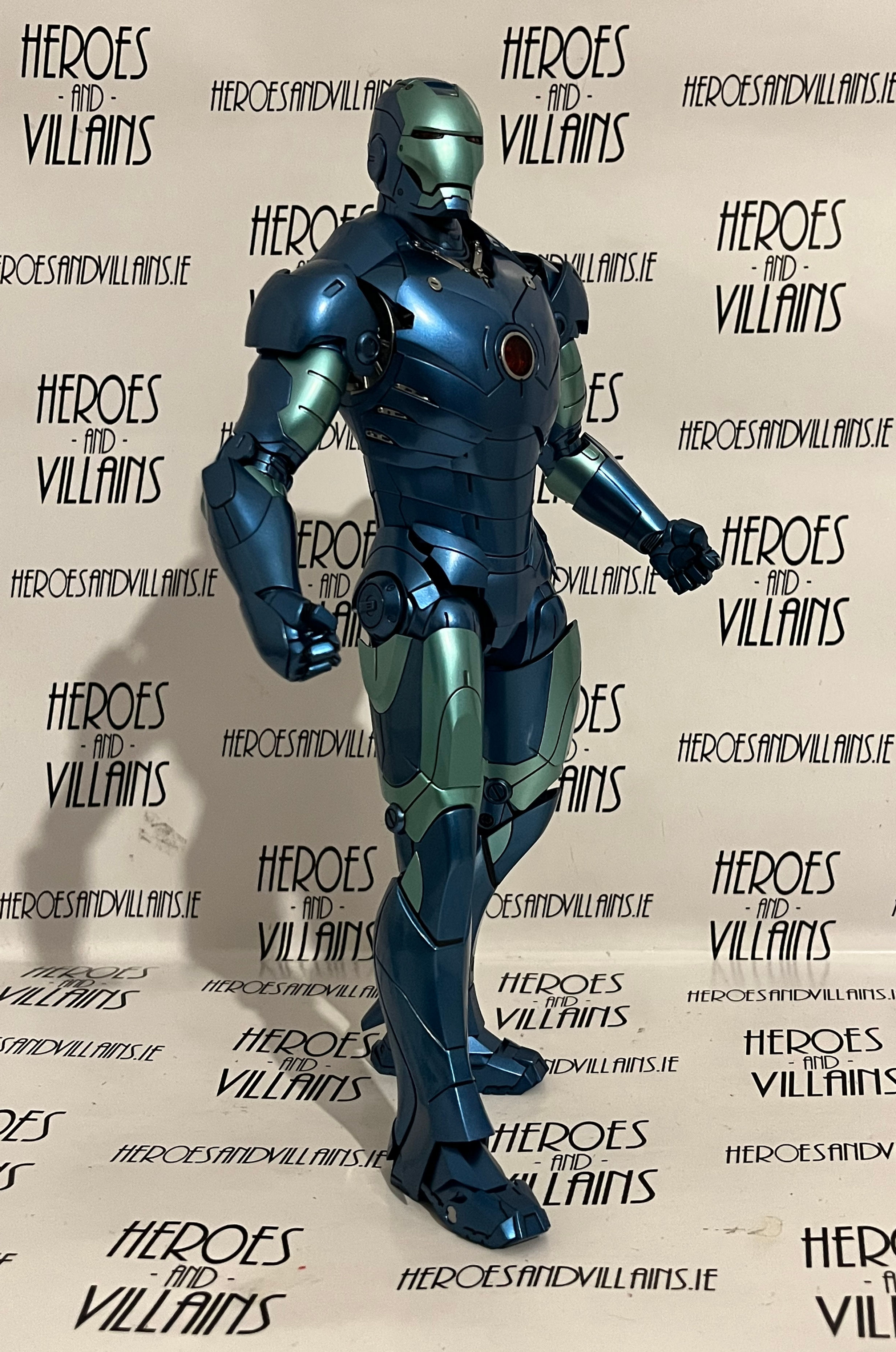 IRON MAN 1/6 DIE-CAST MARK 3 STEALTH ARMOUR EXCLUSIVE (HOT TOYS 2015)