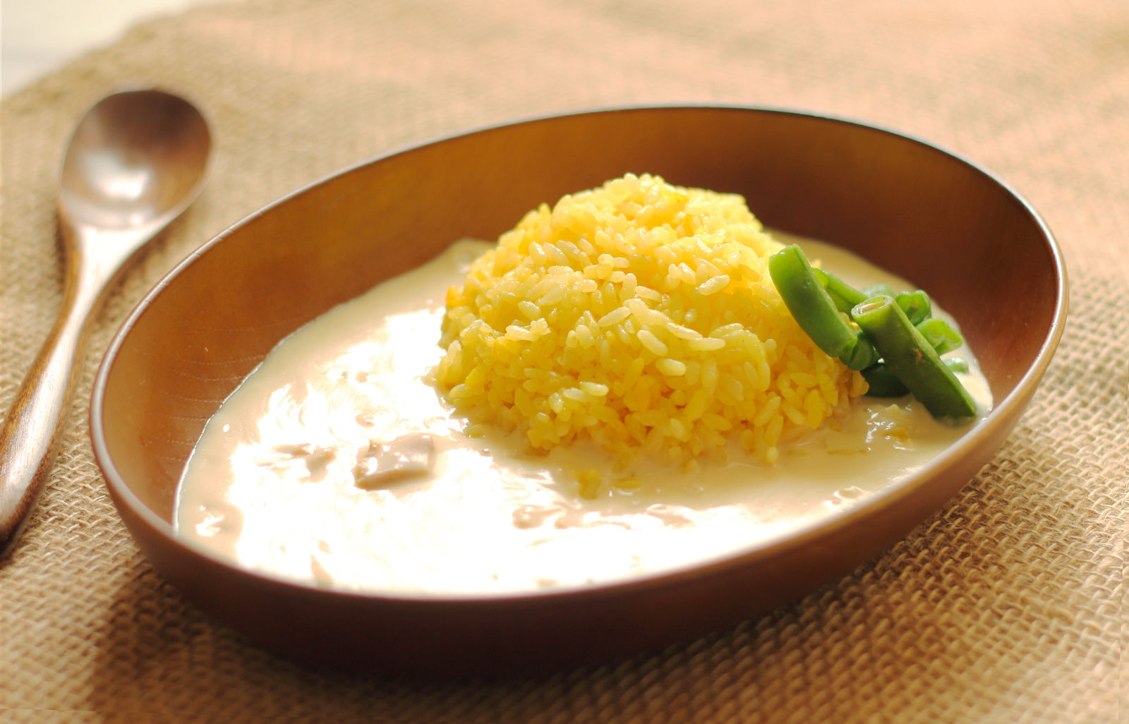 本格なまけものcubeのグルテンフリースパイスカレー「ホワイトカレー」