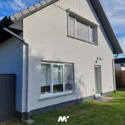 Spuitkurk gevelafwerking op woning in Drongen – Vemi Projects