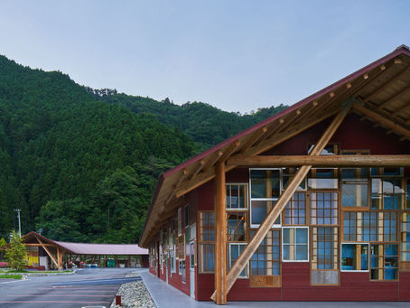 Il primo hotel a spreco zero con 700 finestre ricavate da edifici abbandonati