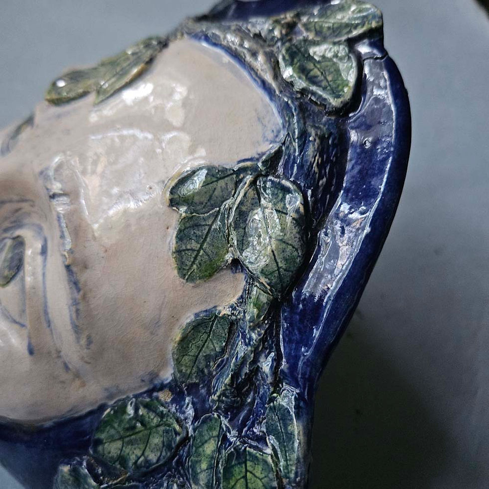 Thumbnail: side eye white face blue eye smiling hanging face vase