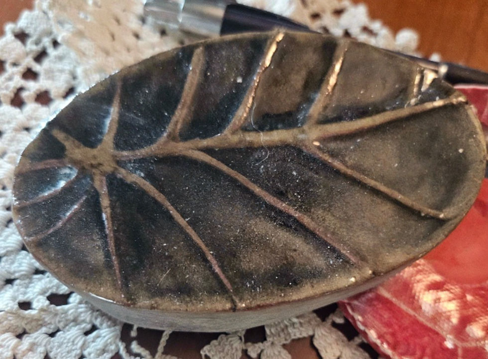 oval soapdish with raised leaf ribs smoky color