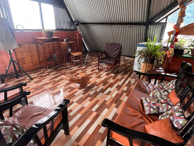 Amplio ambiente donde el huésped puede disfrutar de un momento ameno