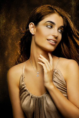 CyxenNova Collana donna con iniziale, Farfalla collana personalizzata collana oro donna Statement con Bling Zirconi collana girocollo donna, idee CyxenNova Collana donna con iniziale, Farfalla collana personalizzata collana oro donna Statement con Bling Zirconi collana girocollo donna, idee