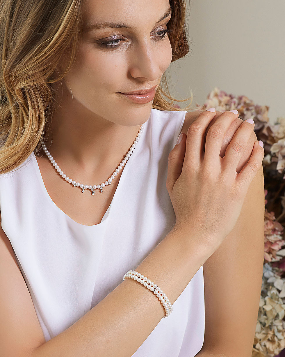 Miniatura: Collana Filo Perle con Diamanti indossata Comete Gioielli