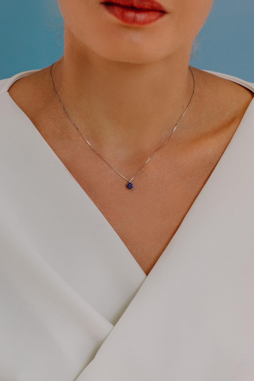Miniaturbild: Collana in Oro Diamante e Zaffiro blu tondo indossato Comete Gioielli