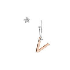 Silberne Ohrringe mit dem Buchstaben V aus der Kollektion von Stella COMETE Schmuck