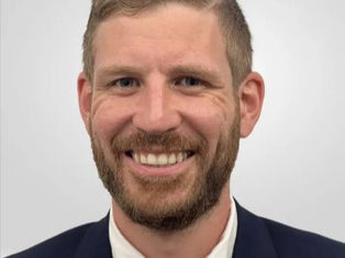 Kian Sarreshteh, CEO of InvestiFi, builds fintech organizations that leverage innovative technology.