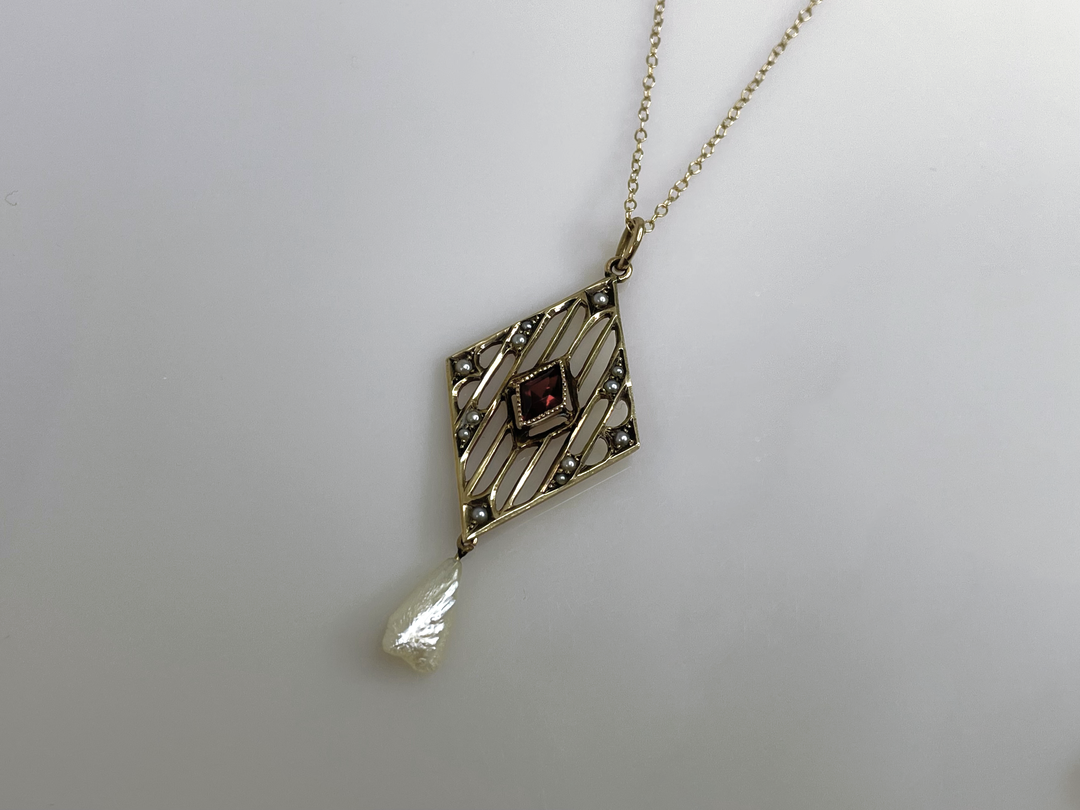 10k Antique Garnet & Pearl Lavalier