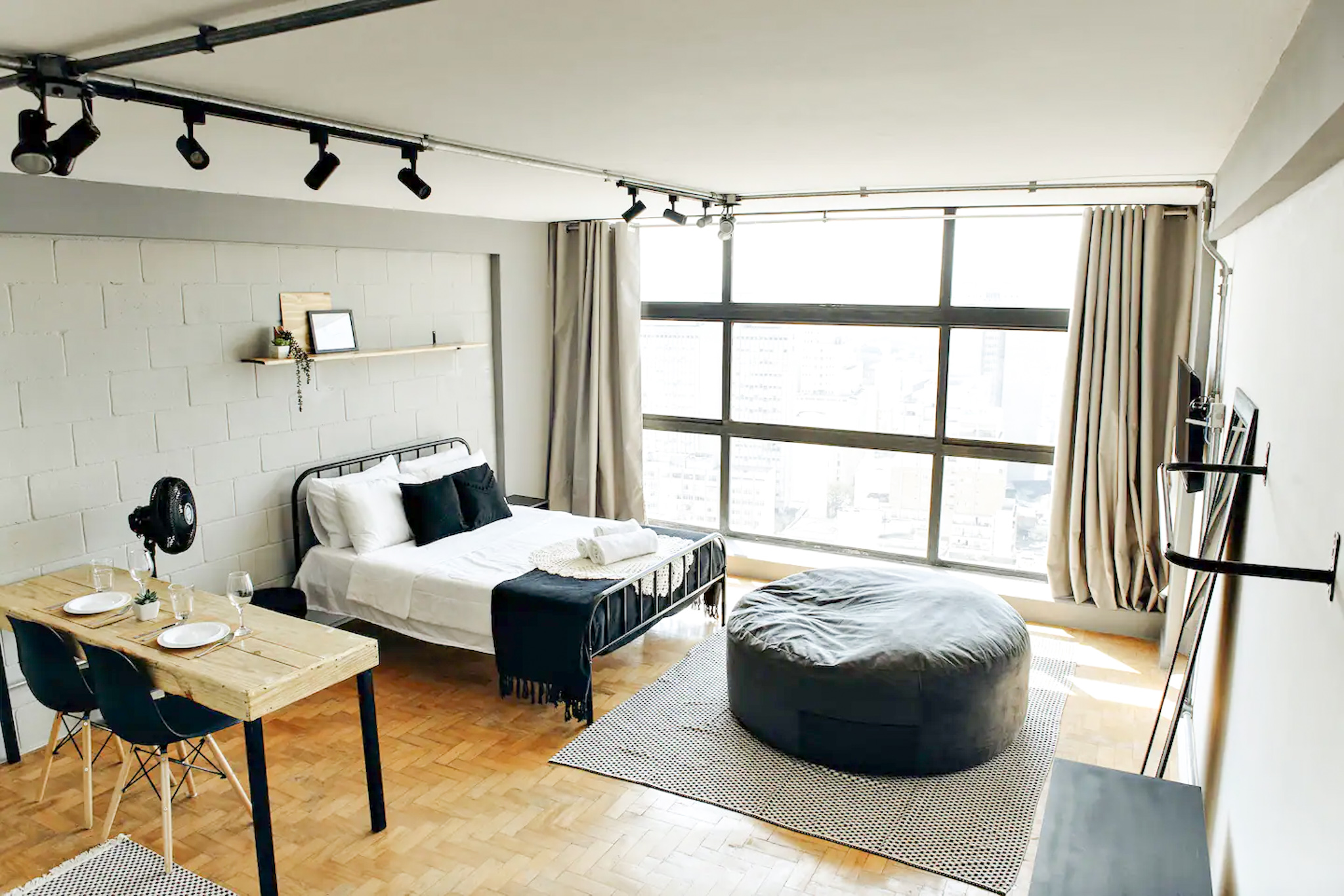 Projeto de Home Staging da Go Staging Brasil em imóvel de aluguel de temportada (Airbnb)
