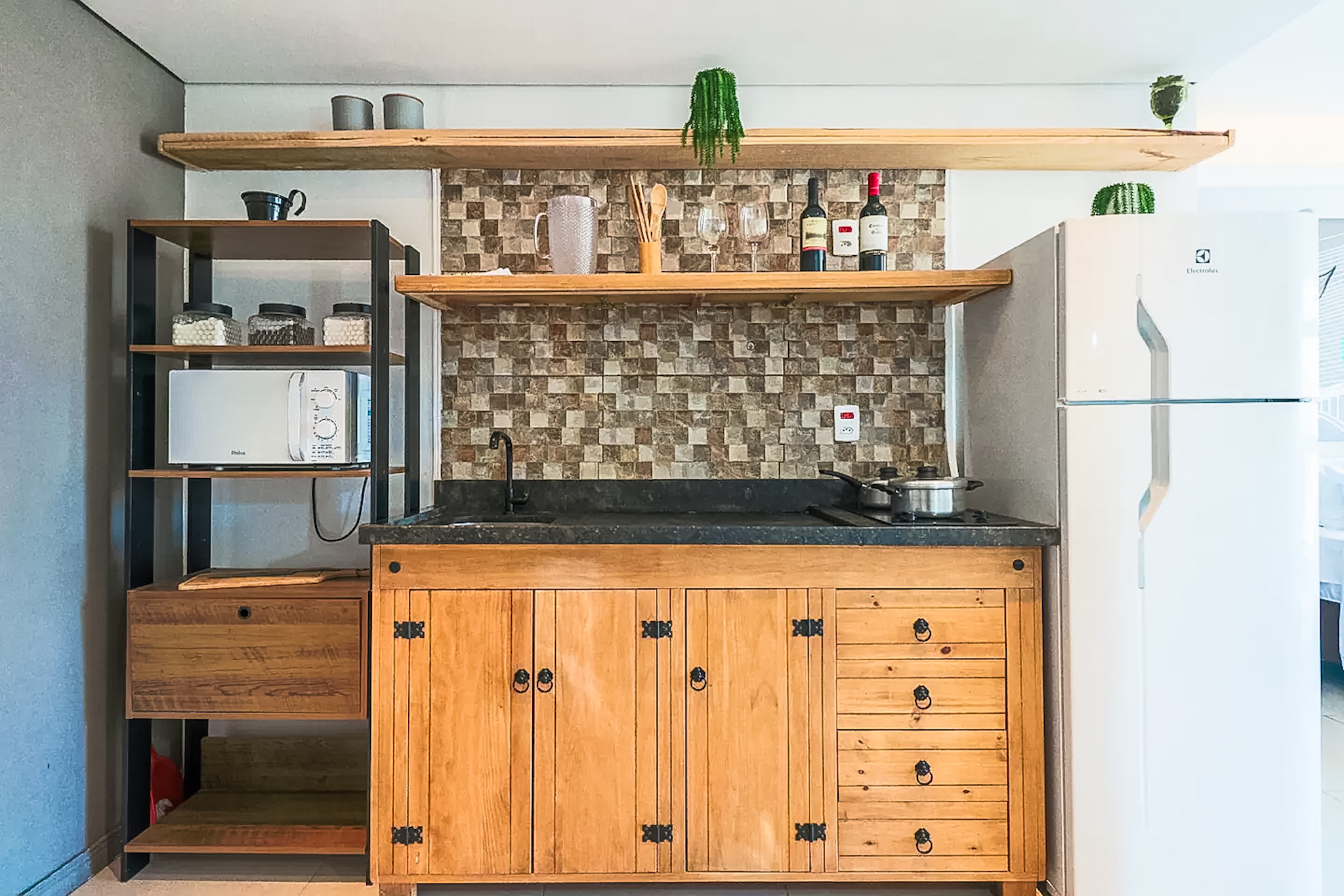 Projeto de Home Staging na cozinha de imóvel de aluguel de temportada (Airbnb)