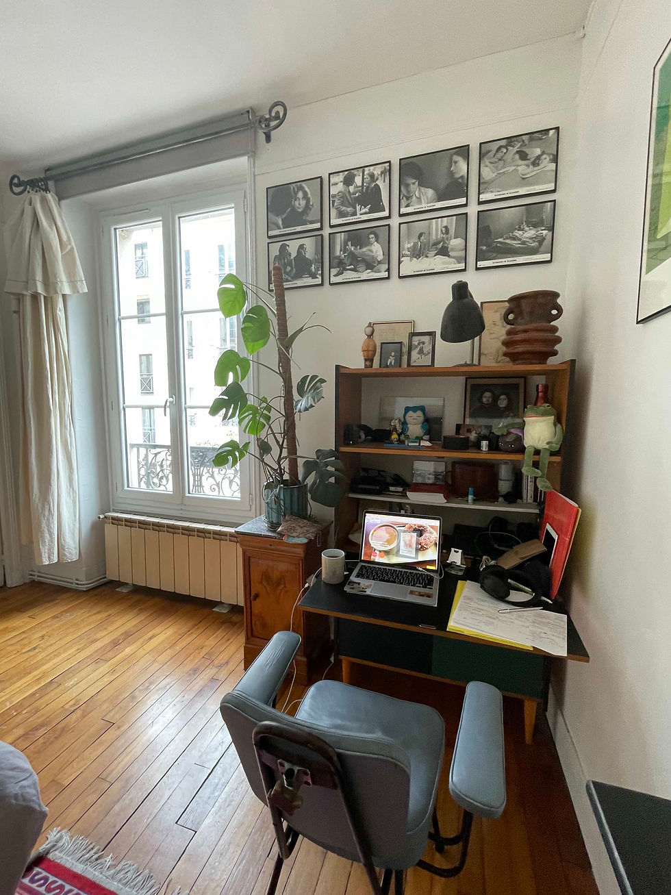 パリで滞在したアパートでの仕事部屋兼寝室