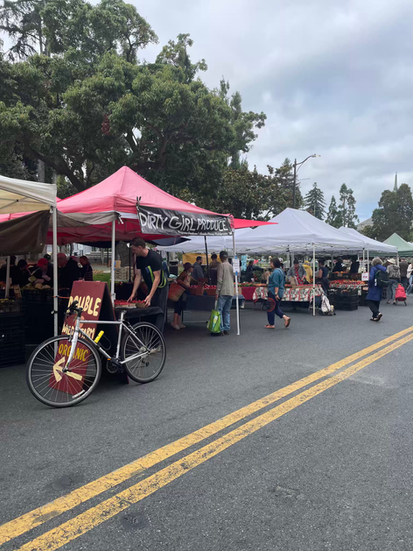 ファーマーズマーケットや地元のスーパーでの買い物