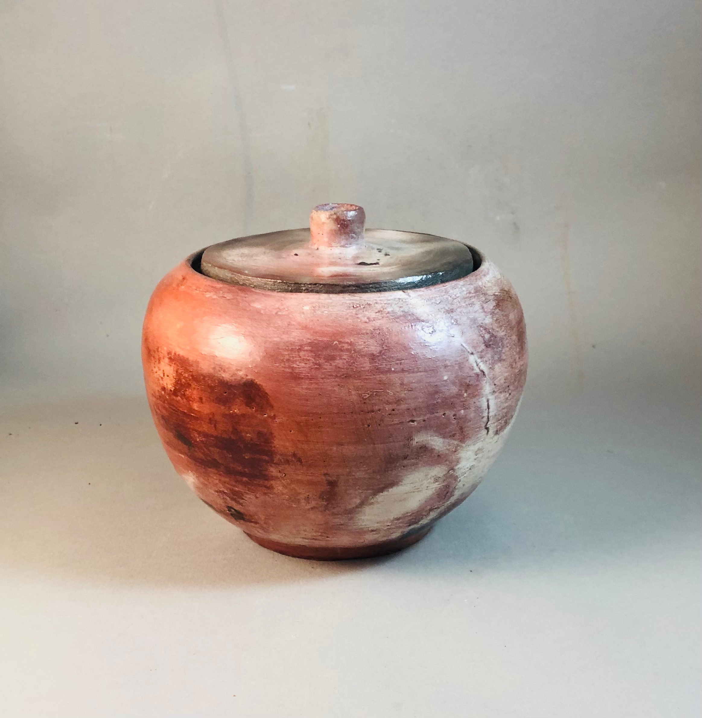 Saggar and smoked lidded pot