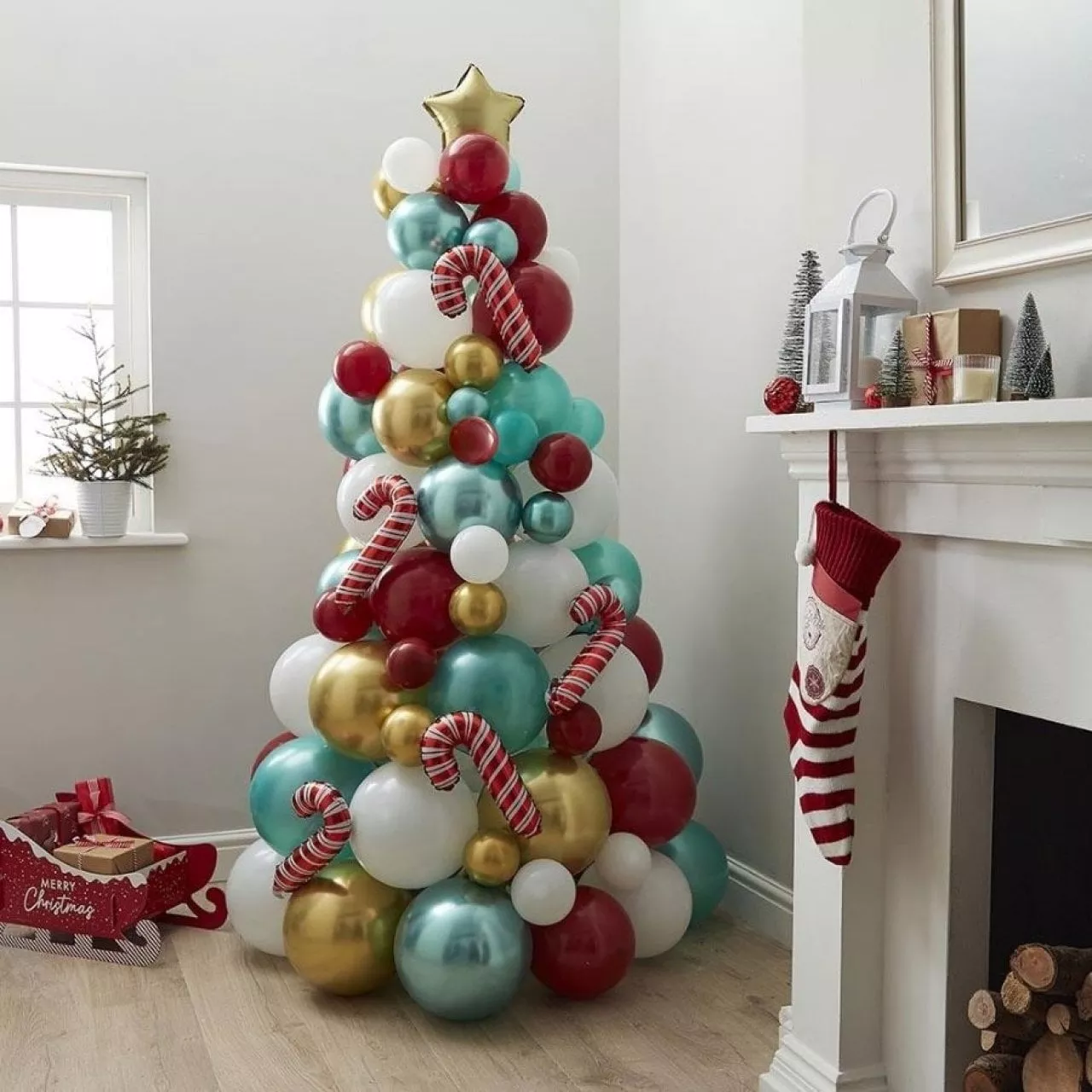 Albero di natale composto da palloncini