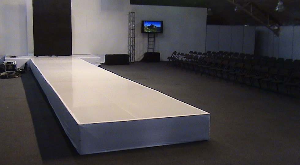 ALQUILER DE TARIMA PASARELA