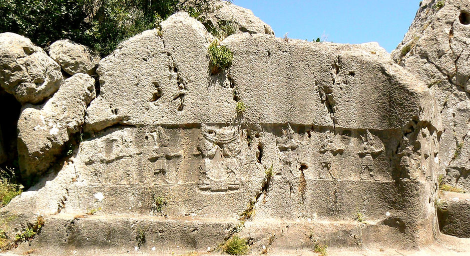 Yazilikaya_reliefs_25_33_edited.jpg