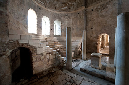 Myra_Saint_Nicolas_church_interior_nave_and_apse_5412.jpg