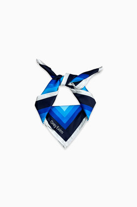 A white and blue color block bandana tied in a knot.