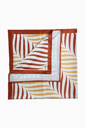 A folded white scarf showing the wavy stripe pattern in brown and yellow.
