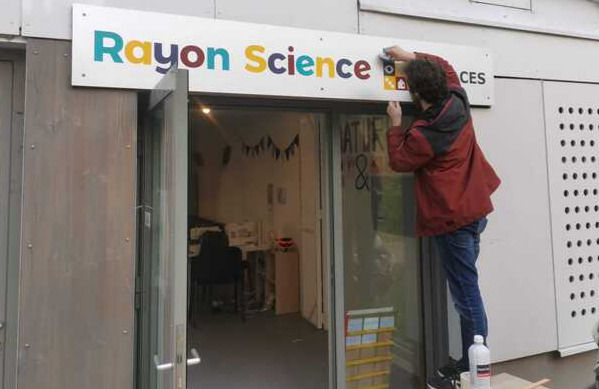 Visite guidée : découvrez le nouveau local de Rayon Science, notre centre de culture scientifique éphémère 
